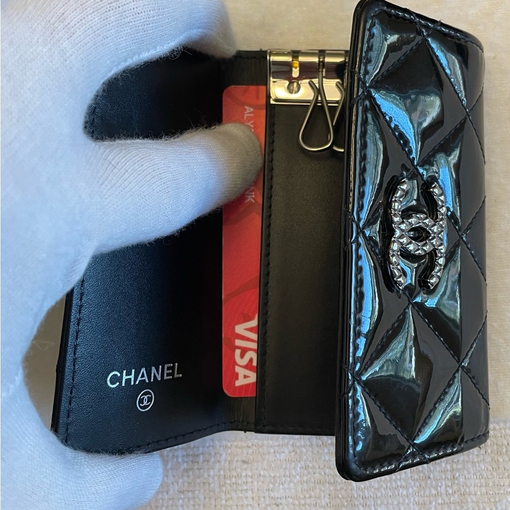 CHANEL Authentic Vintage Black Patent Leather Key Holder w/ Silver Logo - Picture 13 of 13
